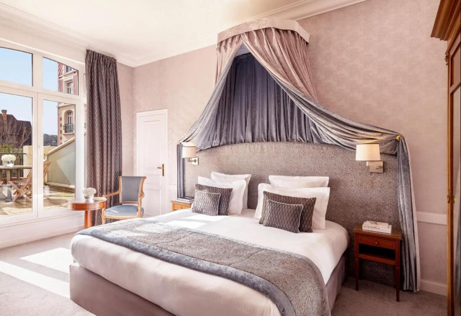 Hotel Barriere Le Royal Deauville Kültér fotó